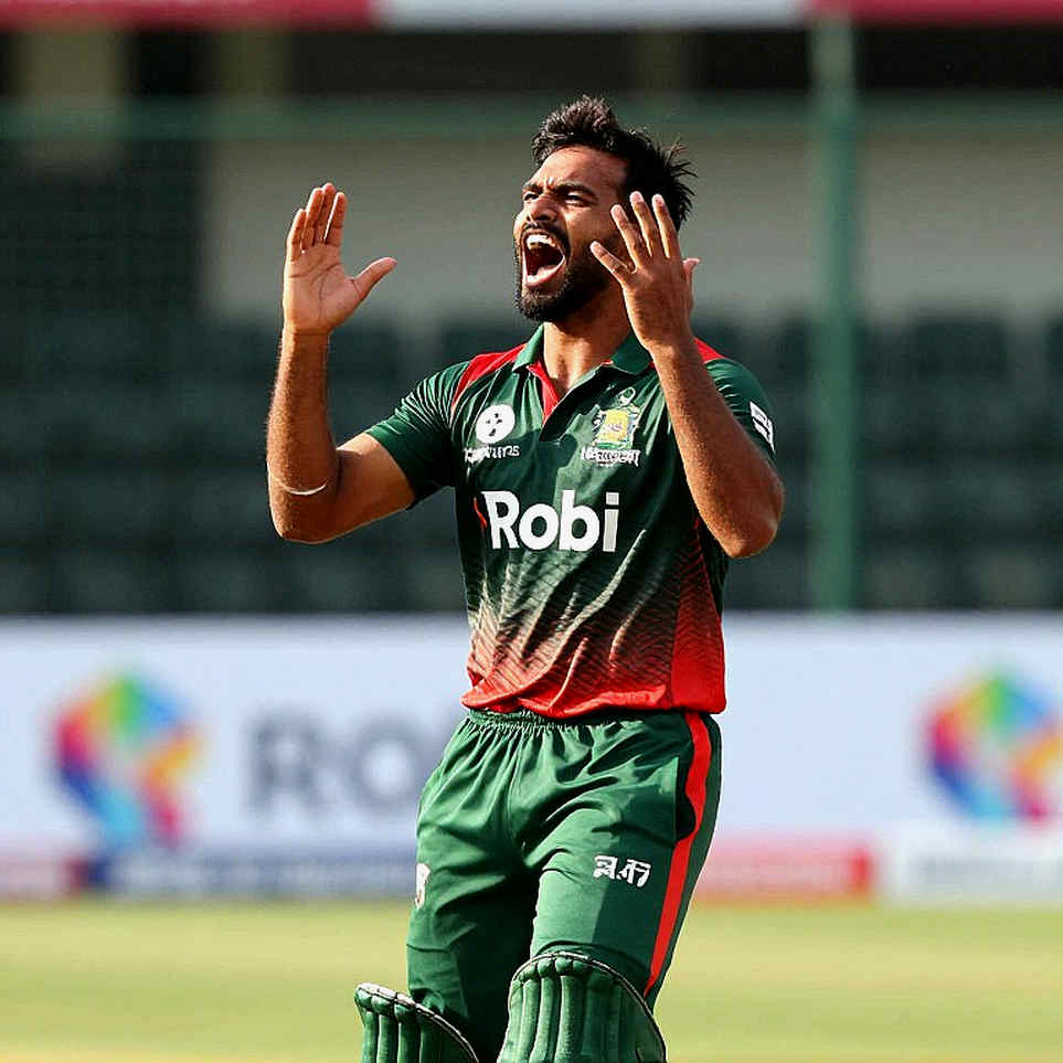 চোদ্দো নম্বর ওভারের নীরবতা: এশিয়ার পিচে টি-টোয়েন্টি ম্যাচ আসলে কোথায় হারায়